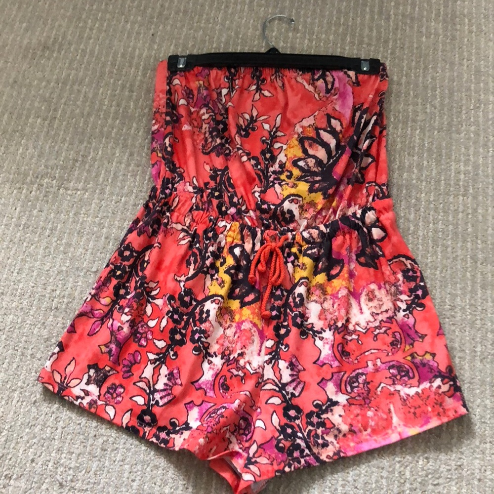 Strapless printed romper